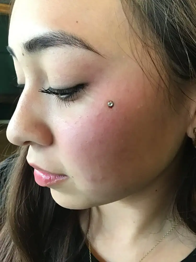 Delicate Cheek Accent piercing